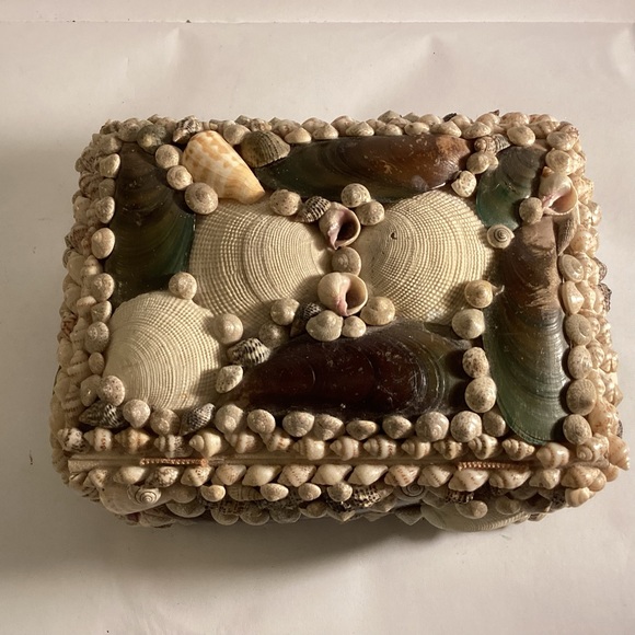 Vintage shell covered box - Picture 6 of 9